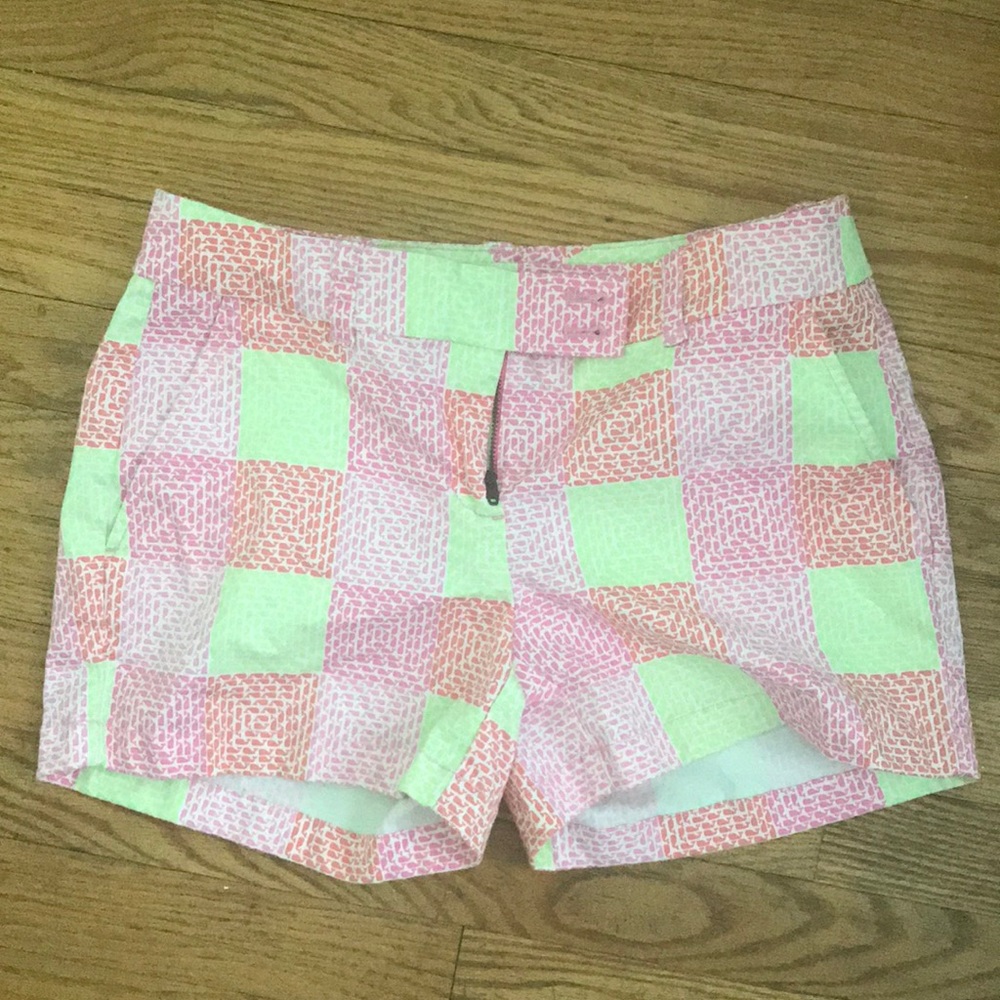 Vineyard Vines pattern whale shorts